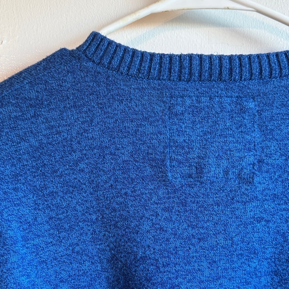 Hollister Men's V-Neck Sweater in Deep Blue - Picture 5 of 6
